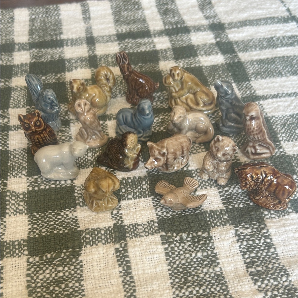 Wade Whimsies Lot of 17 North American Figures